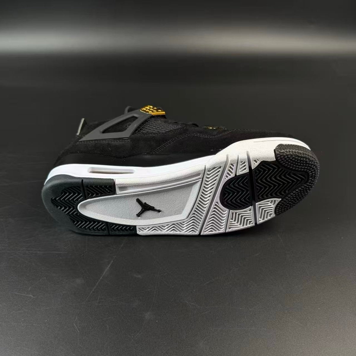 JORDAN 4