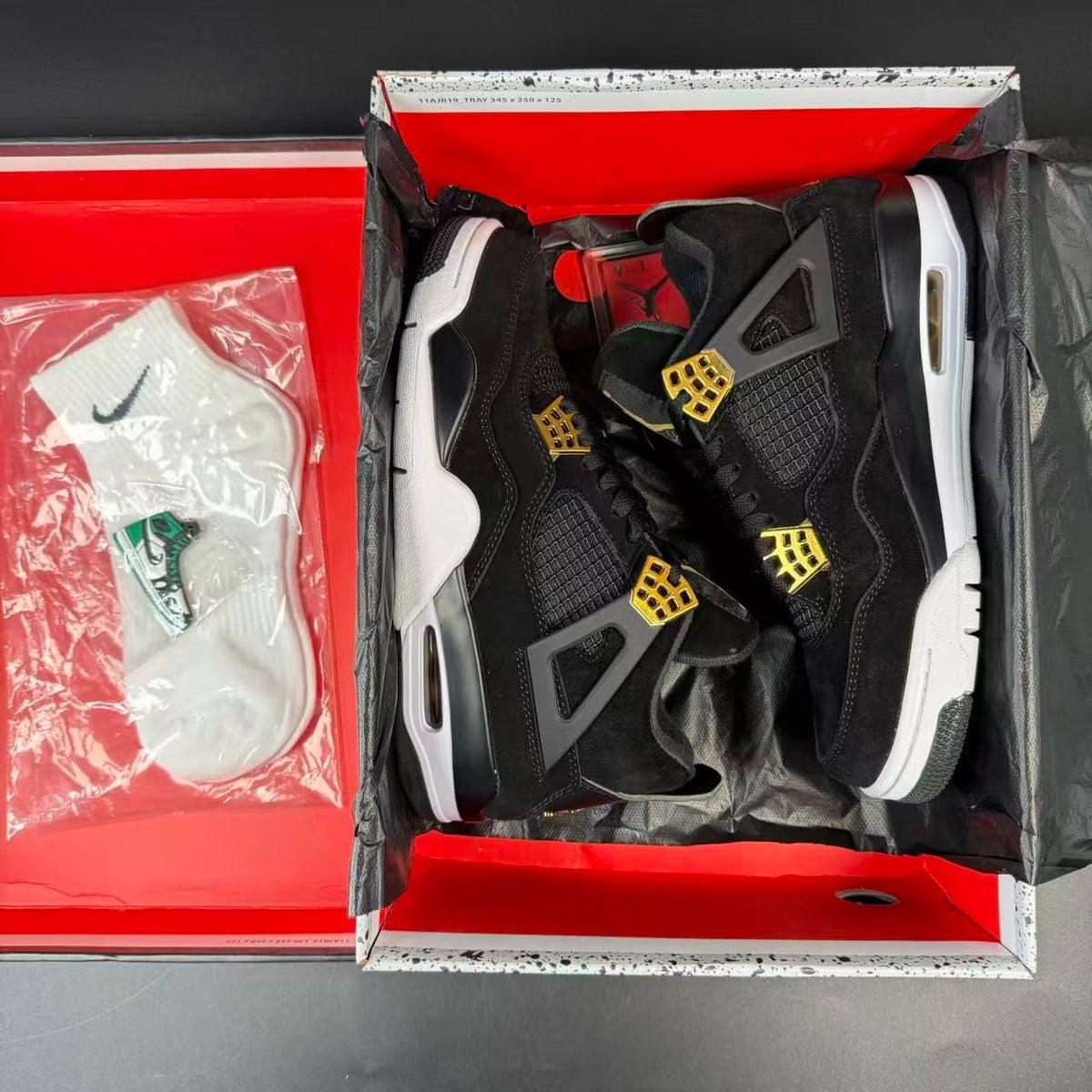 JORDAN 4