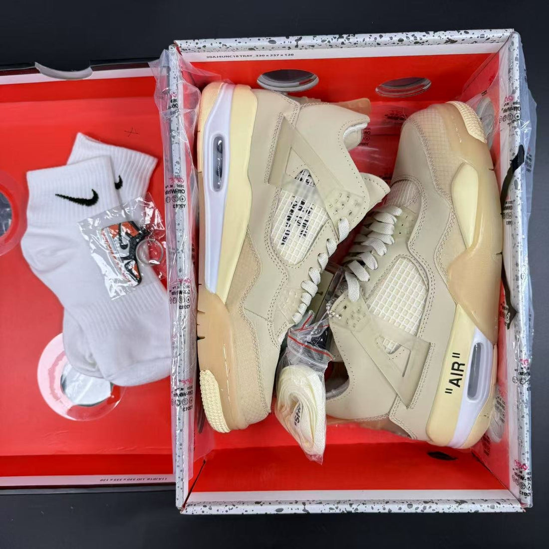 JORDAN 4
