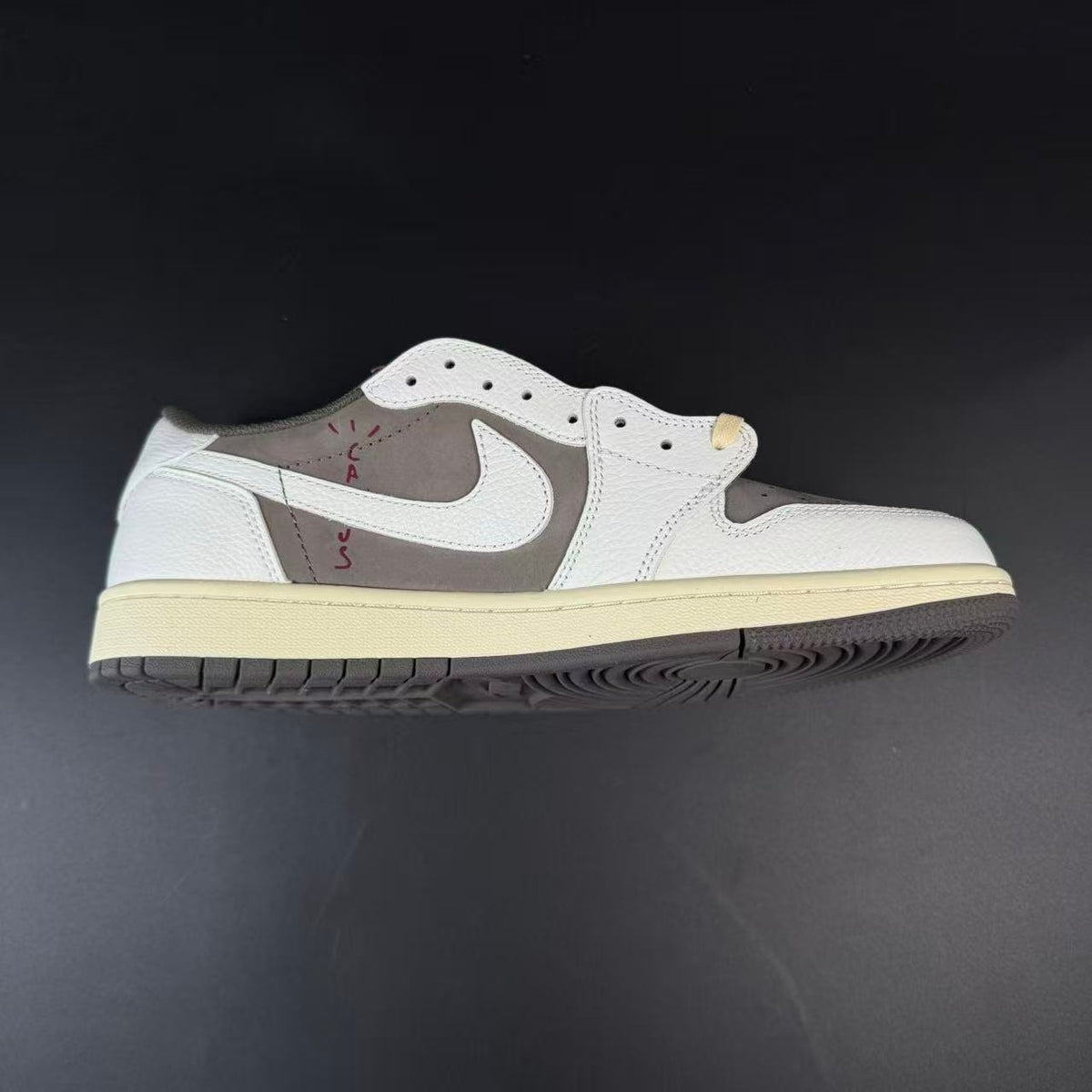 JORDAN 1 x TRAVIS
