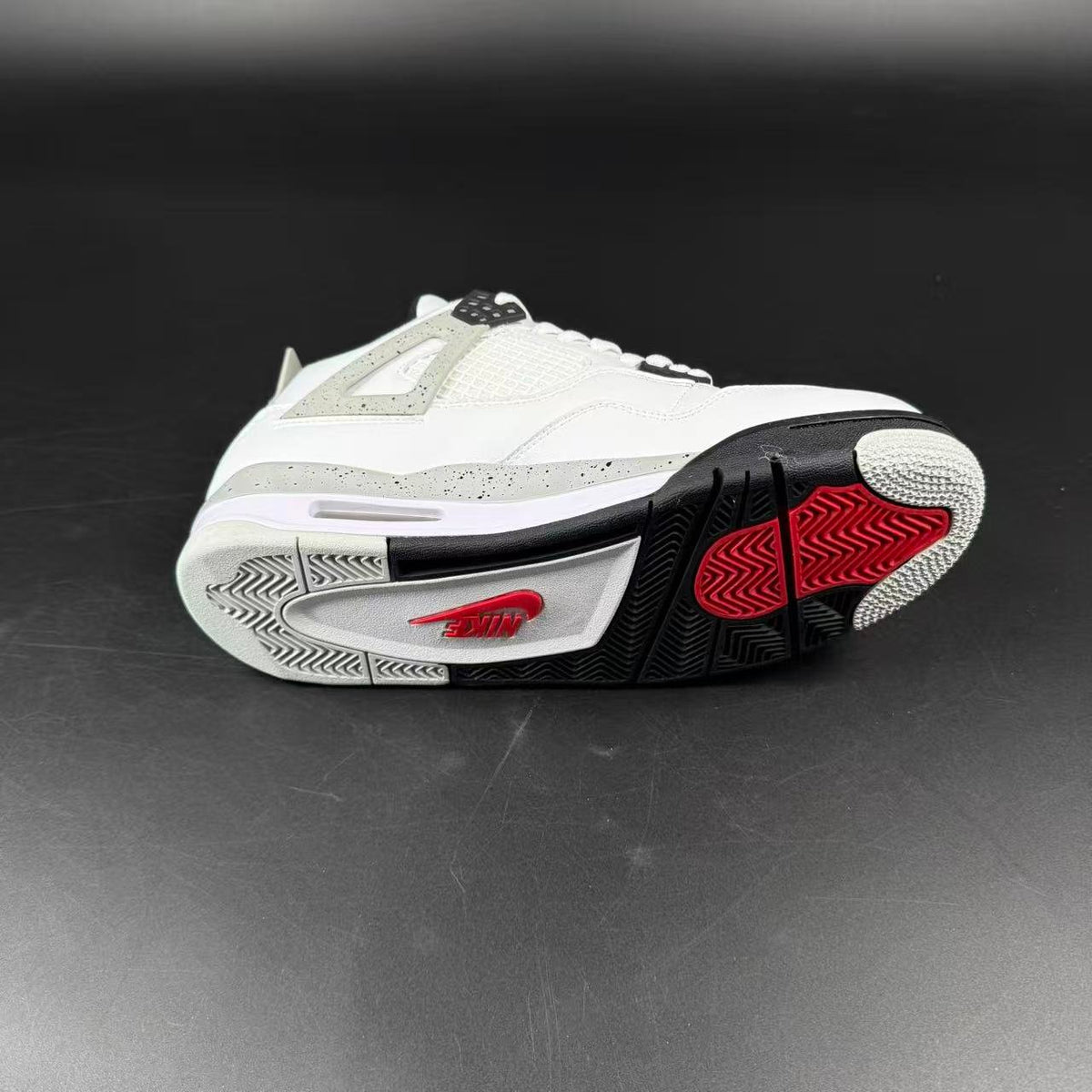 JORDAN 4