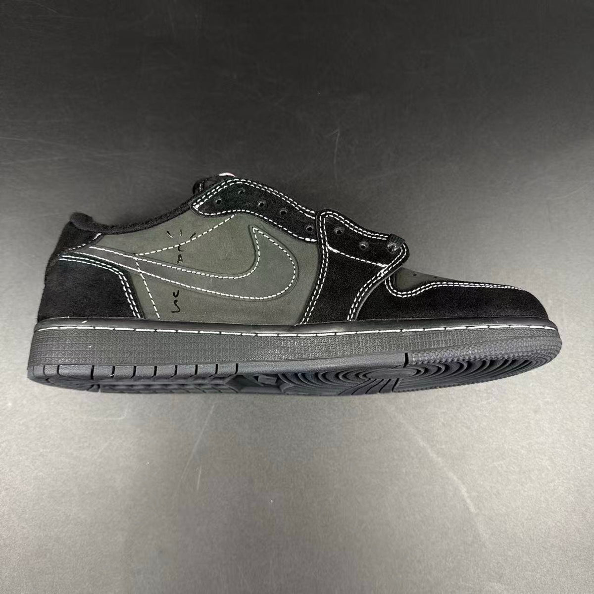 JORDAN 1 LOW x TRAVIS