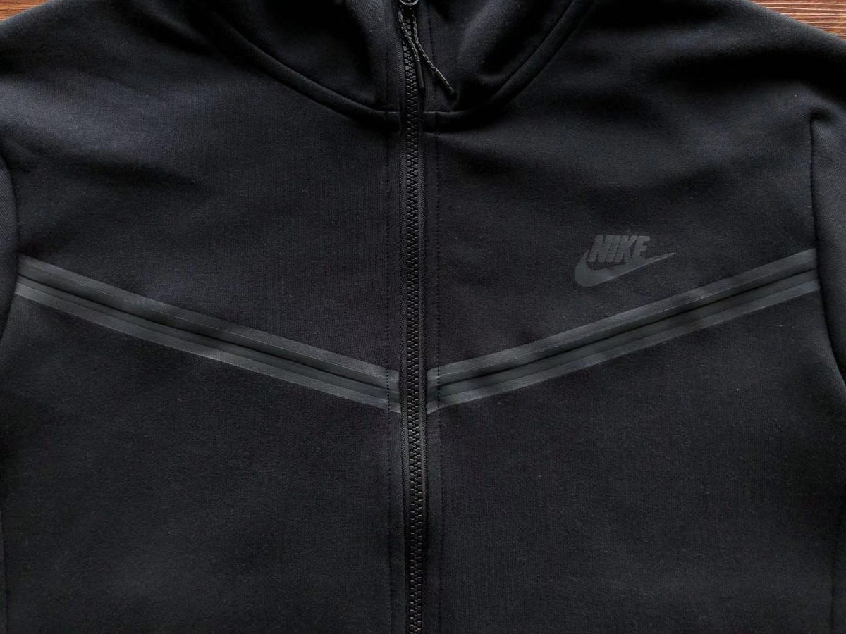NK TECH FLEECE – NERO (completo)