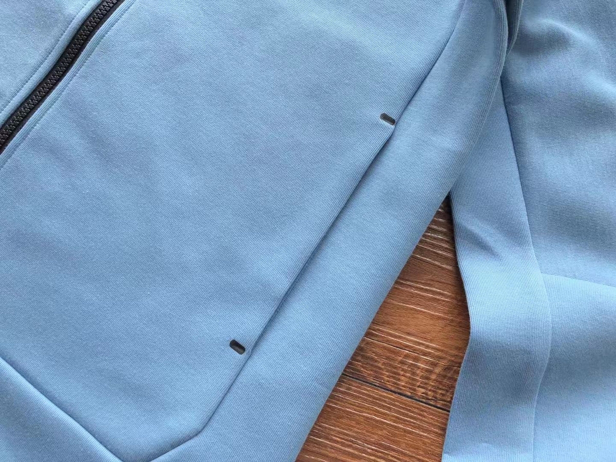 NK TECH FLEECE – CELESTE (completo)