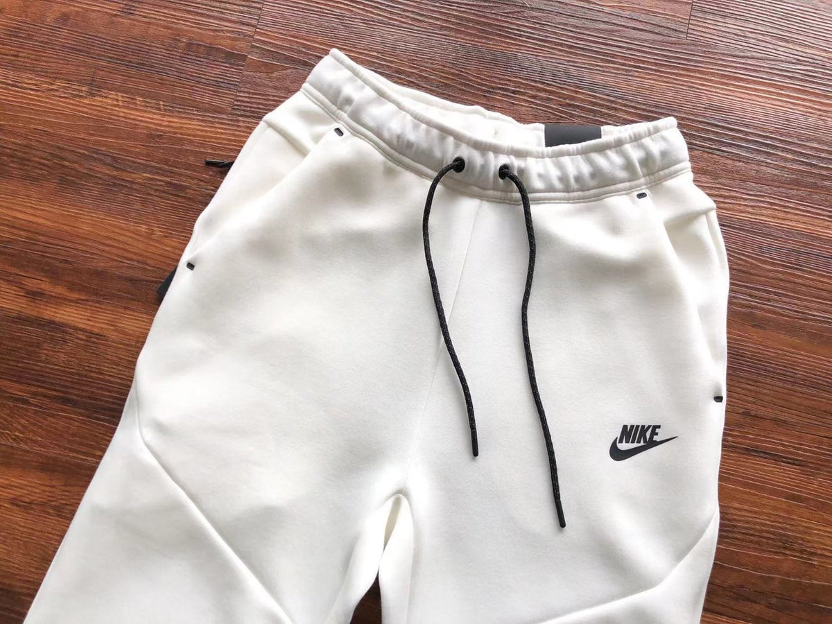 NK TECH FLEECE – BIANCO (completo)