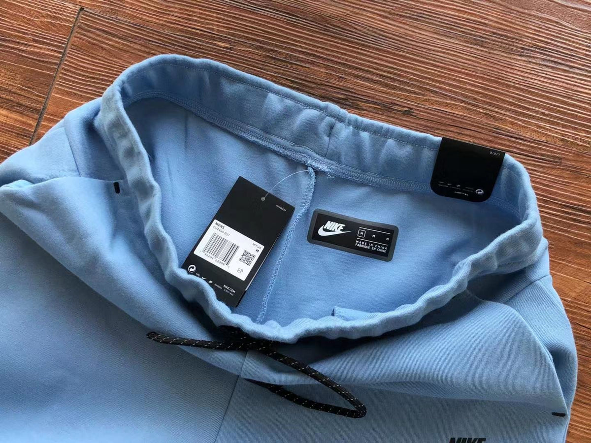 NK TECH FLEECE – CELESTE (completo)