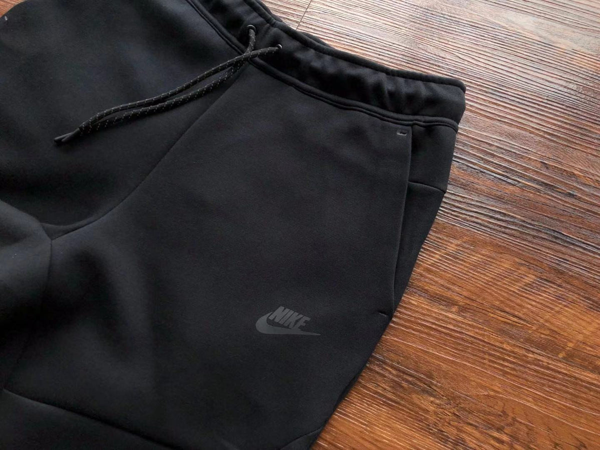 NK TECH FLEECE – NERO (completo)